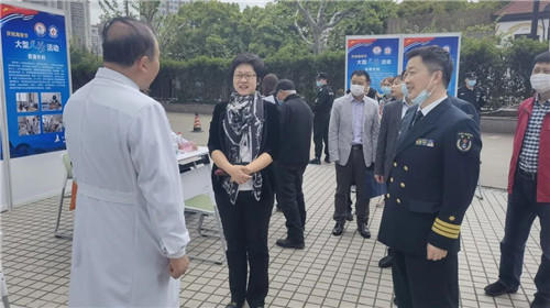上海长宁：新华路街道携海军第905医院举办大型义诊