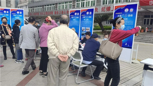 上海长宁：新华路街道携海军第905医院举办大型义诊