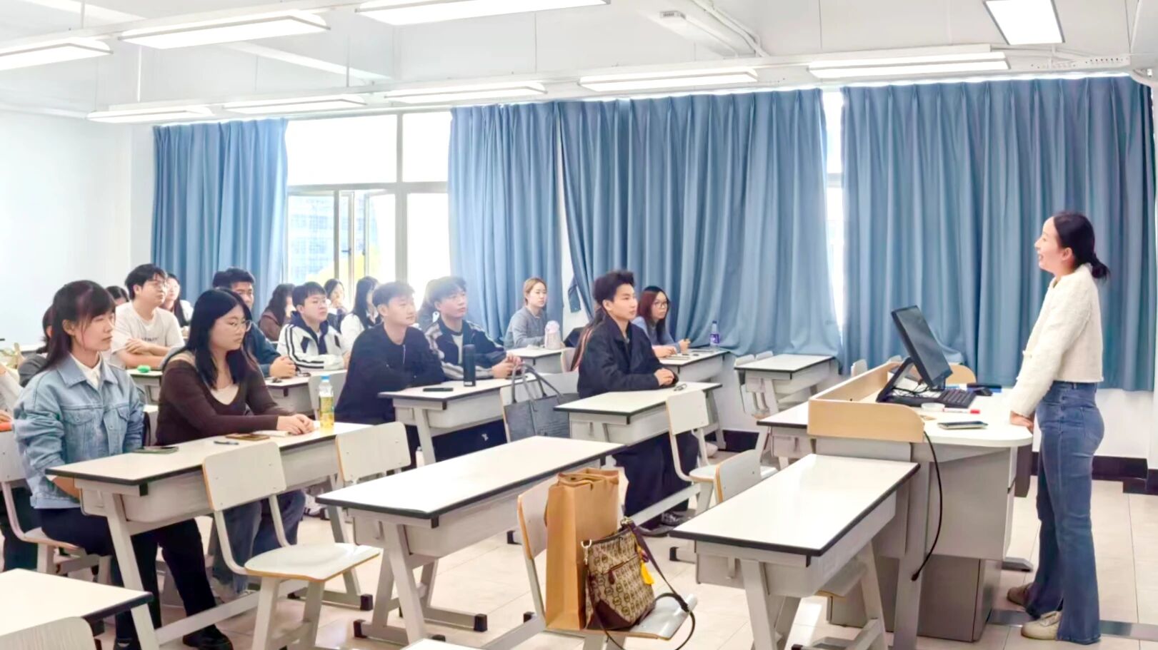 动态 | 东洲评估受邀出席上海对外经贸大学产教融合金融人才培养研讨会暨金融管理学院建院30周年纪念大会并开展校招宣讲会